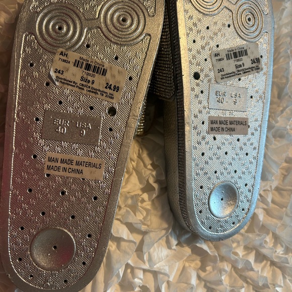 Sophie Sue • Shiny Silver Slide Sandals • 9 - Picture 5 of 5